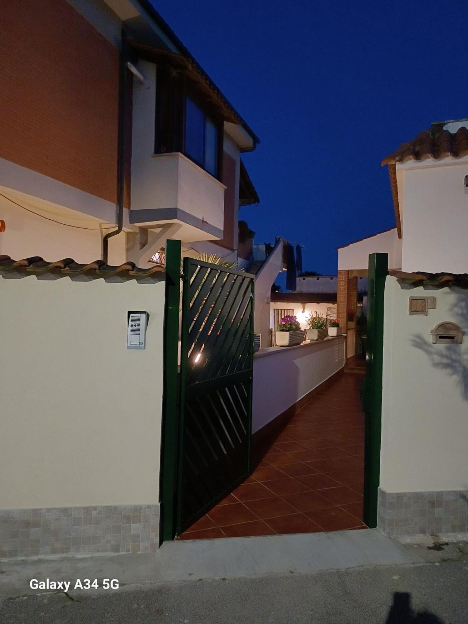 Civico18 Apartment Fiumicino Bagian luar foto
